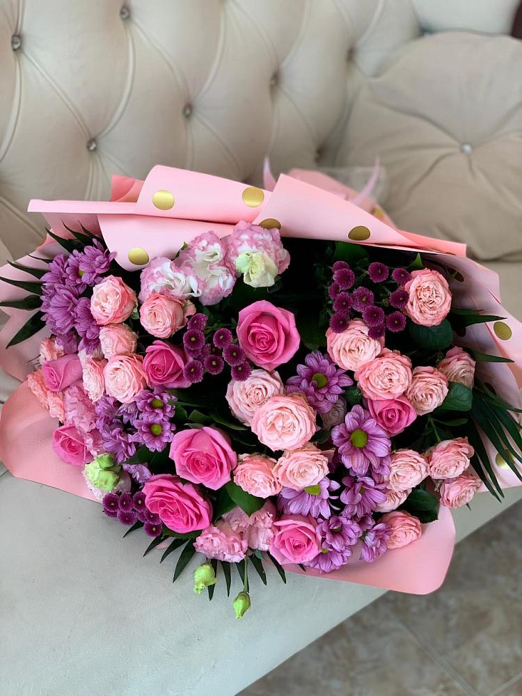 Букет цветов из: Хризантемы, Розы и Лизиантусы в Почепе