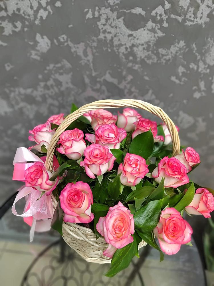 Цветочная композиция из Розы в корзине в Почепе