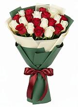 Букет Микс из красных и белых роз в Почепе