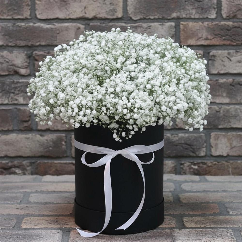 Цветочная композиция из Гипсофила в шляпной коробке в Почепе