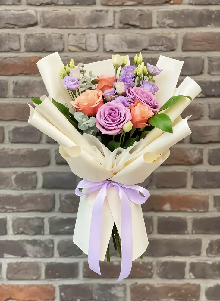 Букет цветов из: Лизиантусы и Розы в Почепе