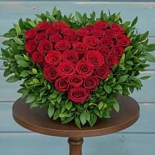 Цветочная композиция из Розы в виде сердца в Почепе