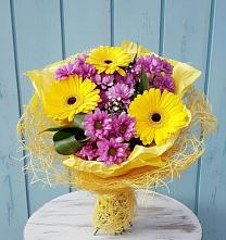 Букет цветов из:  Хризантемы и Герберы в Почепе
