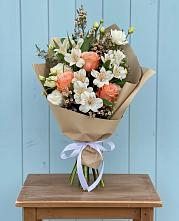 Букет цветов из:  Альстромерии, Лизиантусы, Розы и Хризантемы в Почепе