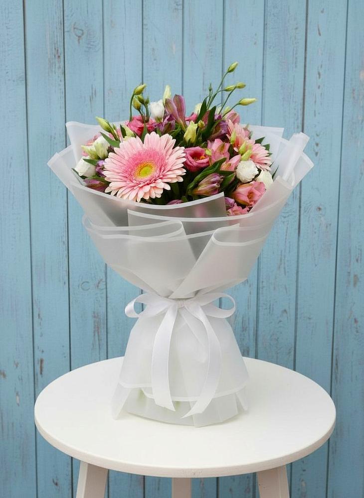 Букет цветов из: Герберы, Альстромерии и Лизиантусы в Почепе