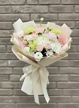 Букет цветов из:  Гвоздики, Розы, Лизиантусы и Хризантемы в Почепе