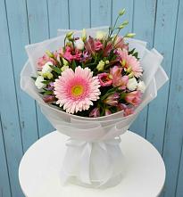 Букет цветов из:  Герберы, Альстромерии и Лизиантусы #REPLACE_PRED# Почепе