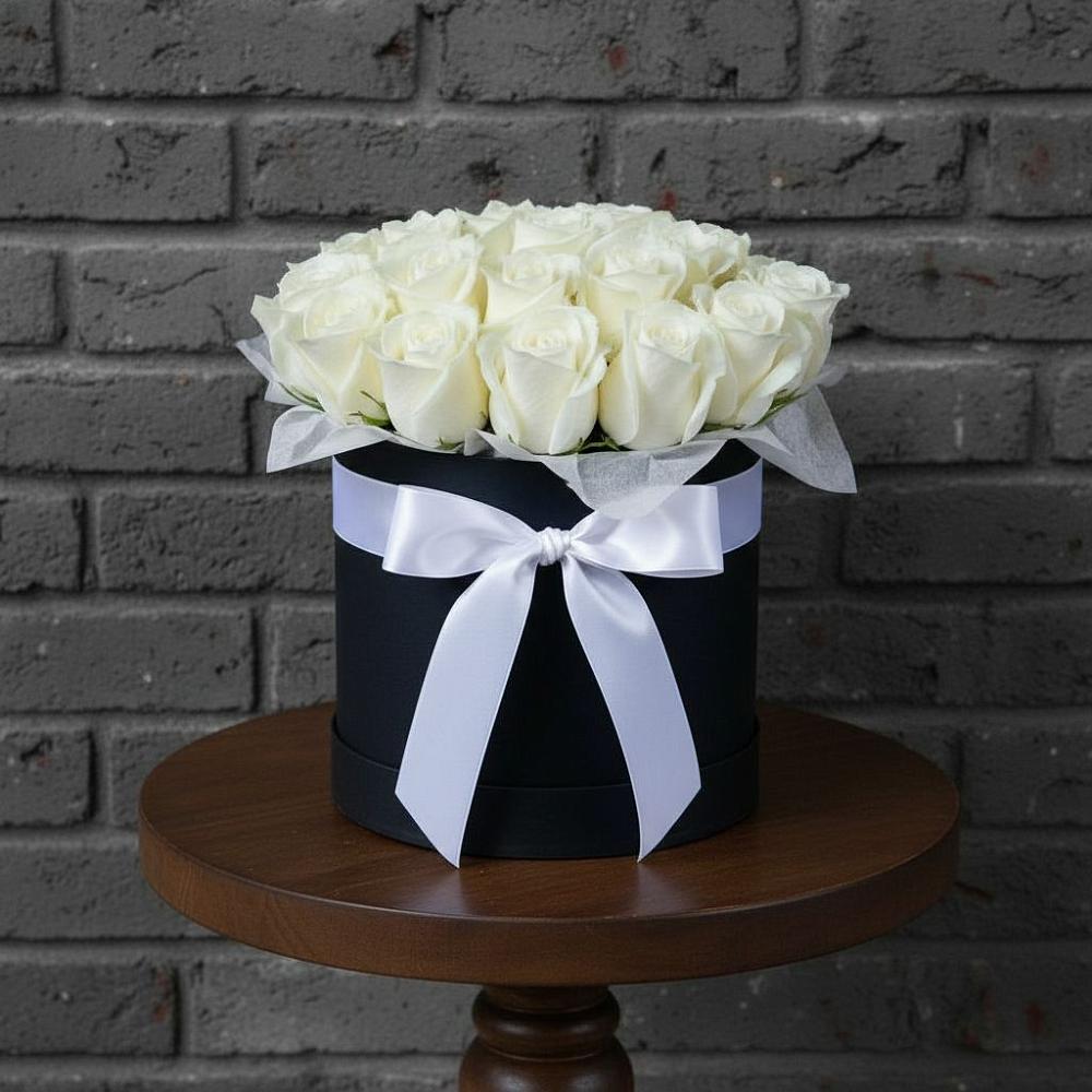 Цветочная композиция из Розы в шляпной коробке в Почепе