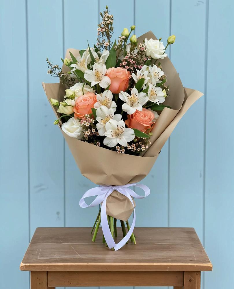 Букет цветов из: Альстромерии, Лизиантусы, Розы и Хризантемы в Почепе