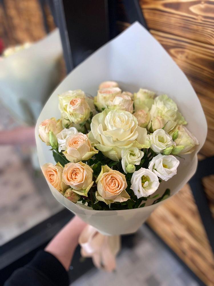 Букет цветов из: Розы и Лизиантусы в Почепе