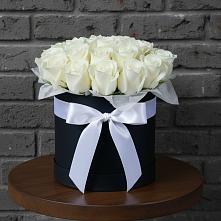 Цветочная композиция из Розы в шляпной коробке в Почепе